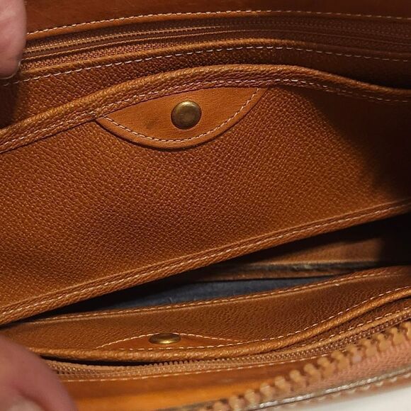 Vintage VG '80s Dooney & Bourke Classic Black/Tan Leather Zip Top Crossbody Bag - Picture 8 of 10